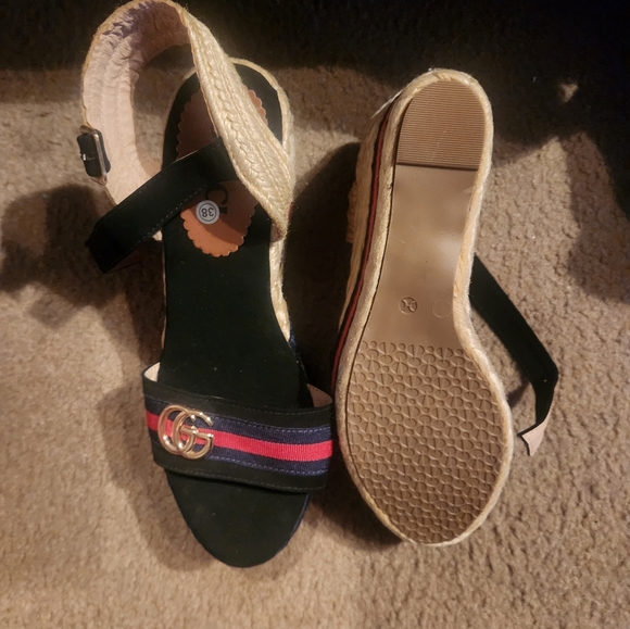 Women Wedge Sandals - Picture 3 of 3